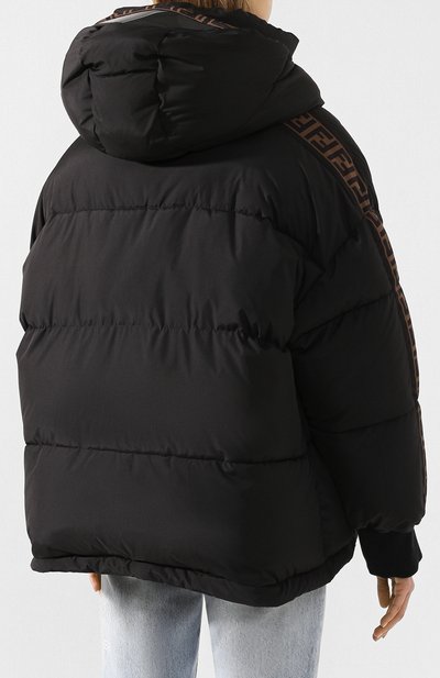 Пуховик FENDI черного цвета по цене 299500 руб., арт. FAA439 AB3P, фото 4 Пуховик FENDI, арт. FAA439 AB3P, фото 4