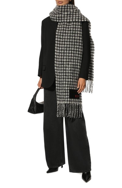 Шерстяной шарф N21 черно-белого цвета по цене 24600 руб., арт. 22I N2M1/6902/6976, фото 2 Шерстяной шарф N21, арт. 22I N2M1/6902/6976, фото 2