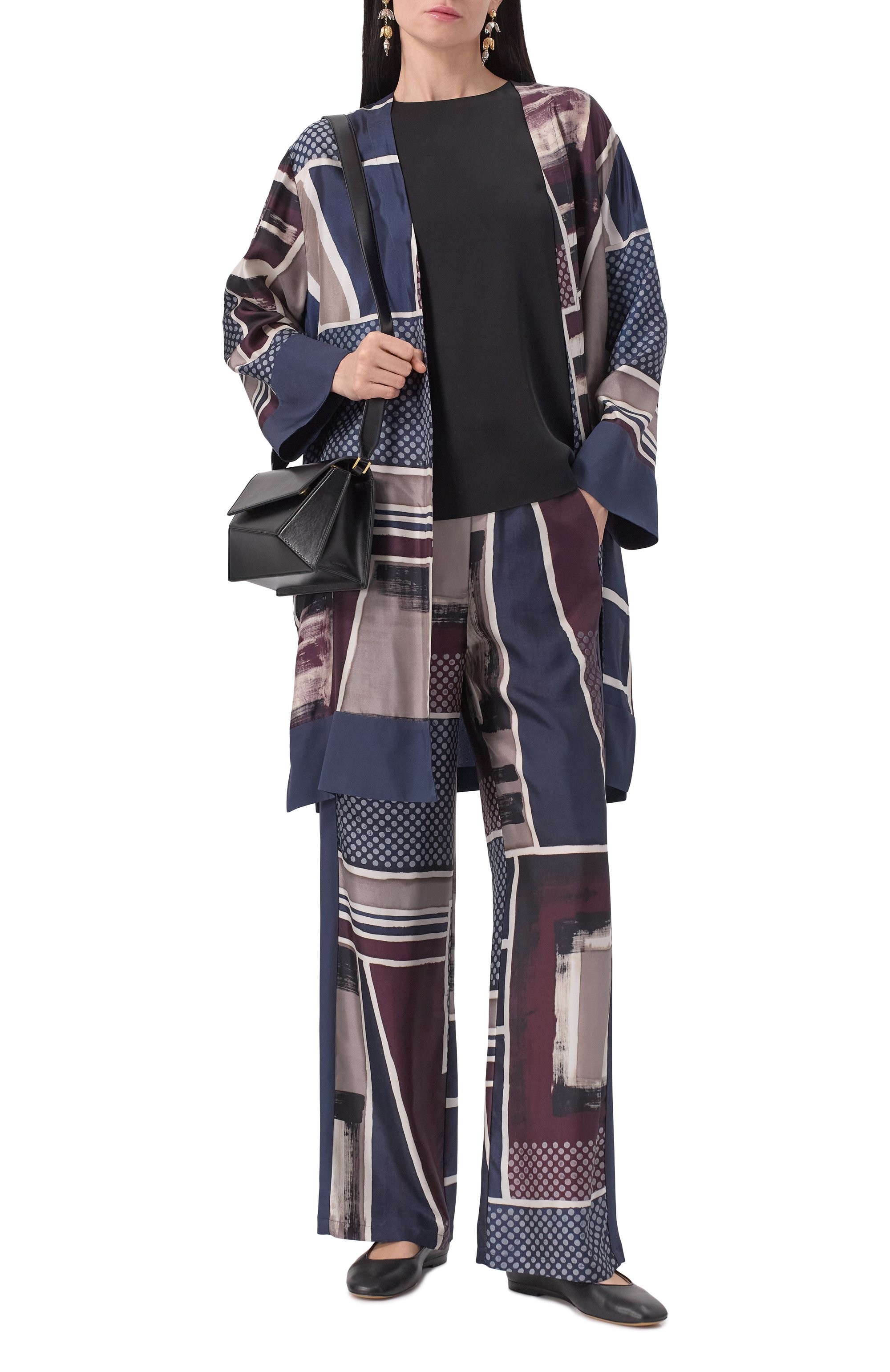 Атласные брюки LORENA ANTONIAZZI синего цвета по цене 93300 руб., арт. E2553PA31E/4916, фото 2 Атласные брюки LORENA ANTONIAZZI, арт. E2553PA31E/4916, фото 2