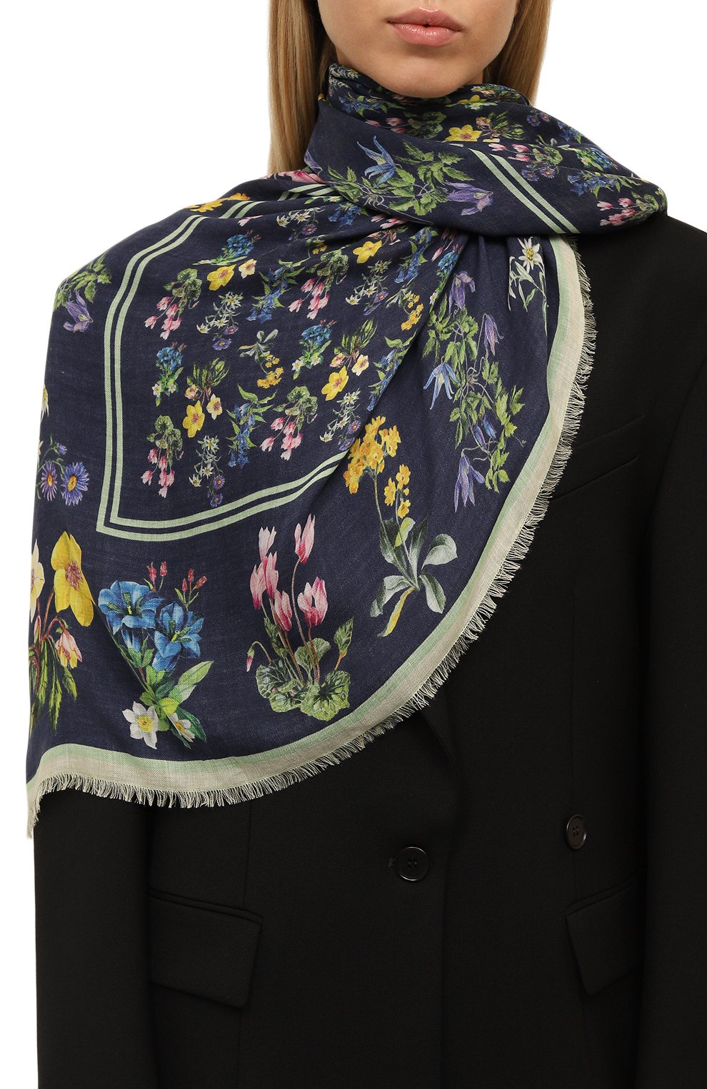 Шаль BALLY темно-синего цвета по цене 31700 руб., арт. WSC03P/M0023, фото 2 Шаль BALLY, арт. WSC03P/M0023, фото 2