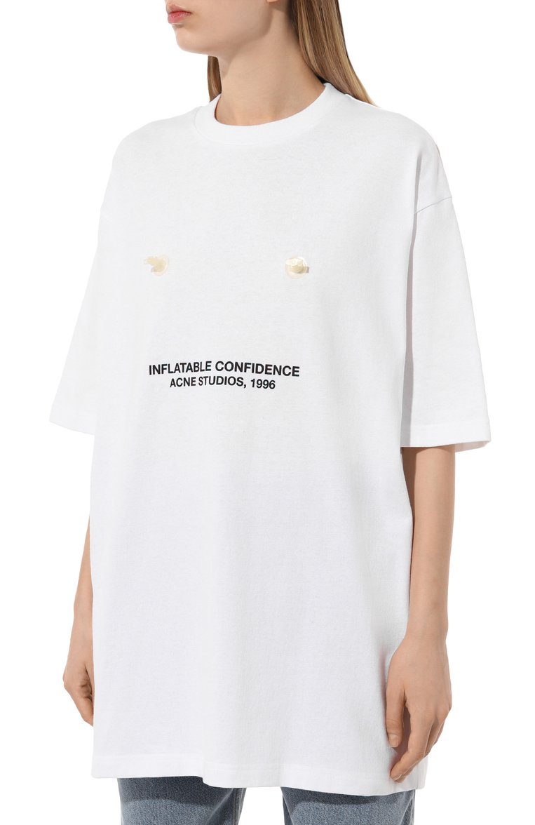 Женская хлопковая футболка ACNE STUDIOS белого цвета, арт. FA-UX-TSHI000190 | Фото 3 (Материал внешний: Хлопок; Длина (для топов): Удлиненные; Рукава: 3/4; Стили: Кэжуэл; Принт: С принтом)