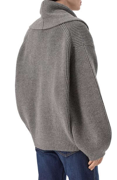 Шерстяной кардиган TOTEME серого цвета по цене 82900 руб., арт. 251-WRT4354-YA0239, фото 4 Шерстяной кардиган TOTEME, арт. 251-WRT4354-YA0239, фото 4