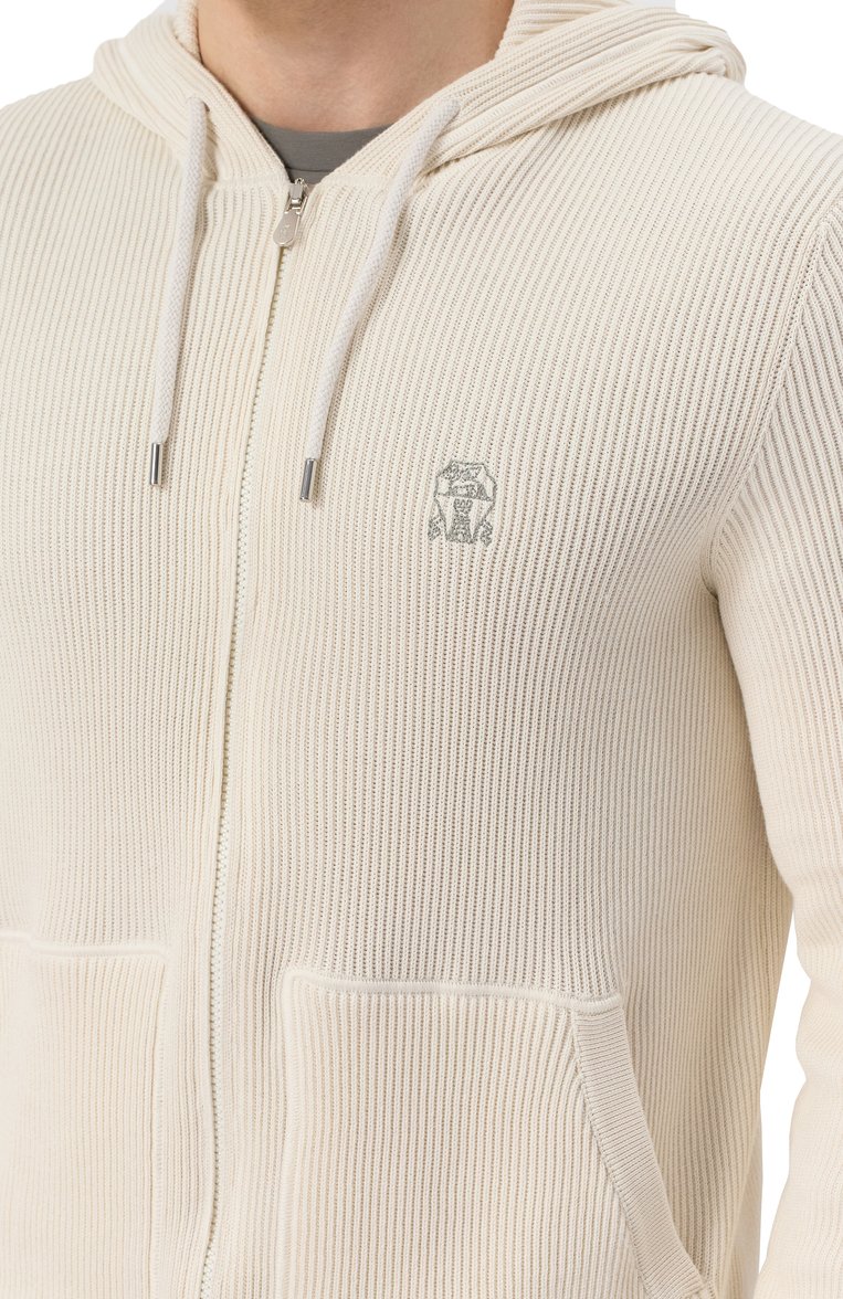 Мужской хлопковый кардиган BRUNELLO CUCINELLI кремового цвета, арт. M29200416G | Фото 5 (Рукава: Длинные; Длина (для топов): Стандартные; Материал внешний: Хлопок; Мужское Кросс-КТ: Кардиган-одежда; Стили: Кэжуэл; Застежка: Молния)