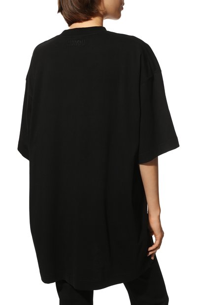 Хлопковая футболка VETEMENTS черного цвета по цене 43750 руб., арт. UA53TR230B 1610/W, фото 4 Хлопковая футболка VETEMENTS, арт. UA53TR230B 1610/W, фото 4