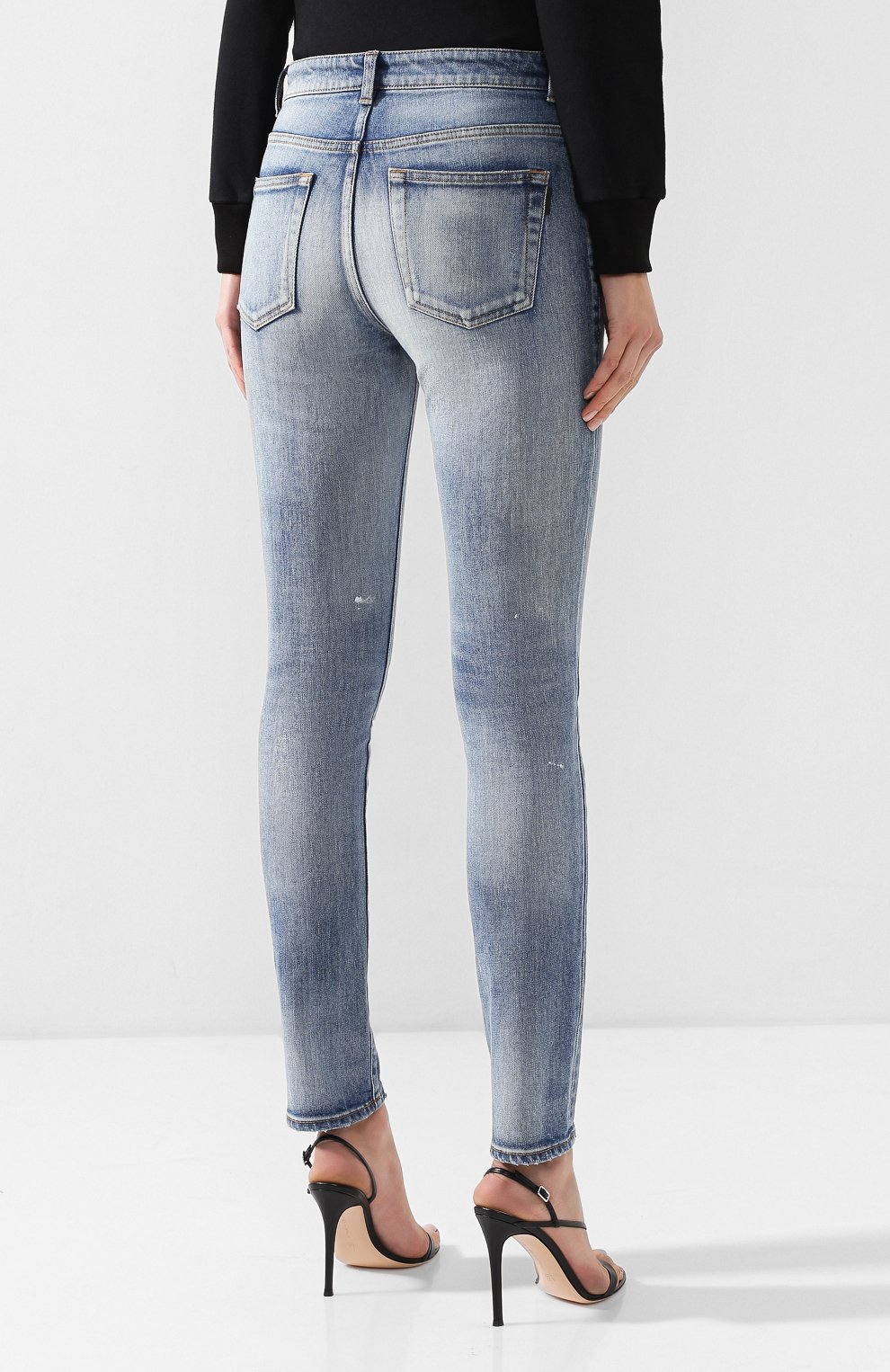Джинсы с потертостями SAINT LAURENT голубого цвета по цене 83550 руб., арт. 550211/YJ477, фото 4 Джинсы с потертостями SAINT LAURENT, арт. 550211/YJ477, фото 4