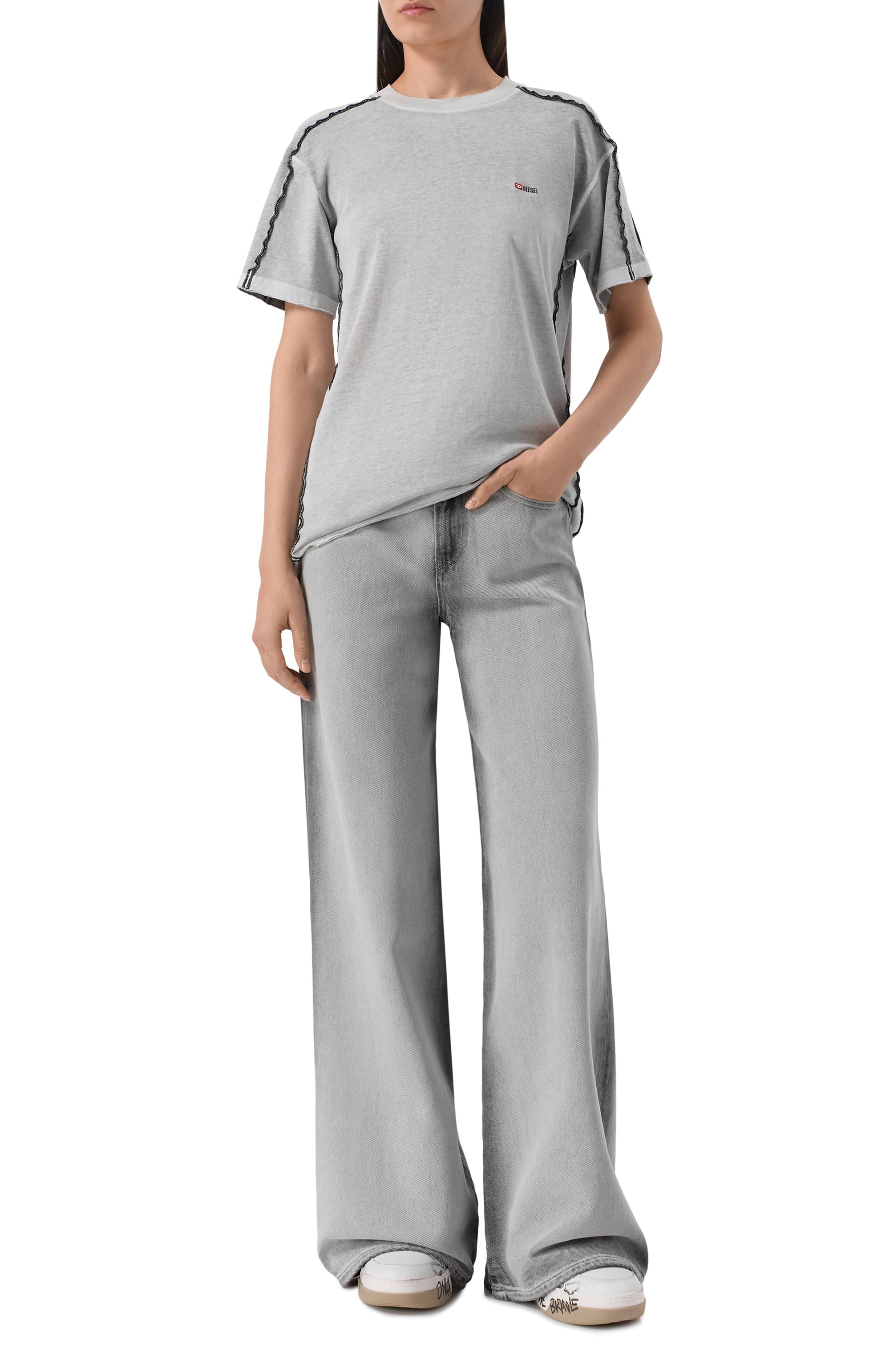 Хлопковая футболка DIESEL серого цвета по цене 14250 руб., арт. A21007/0BMCC, фото 2 Хлопковая футболка DIESEL, арт. A21007/0BMCC, фото 2