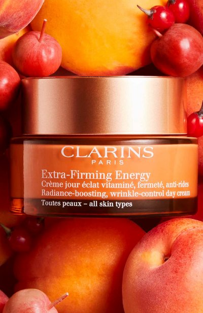 Регенерирующий дневной крем с эффектом сияния для любого типа кожи (50ml) CLARINS бесцветного цвета по цене 9700 руб., арт. 80070887, фото 3 Регенерирующий дневной крем с эффектом сияния для любого типа кожи (50ml) CLARINS, арт. 80070887, фото 3