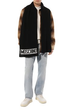 Мужской шарф из шерсти и вискозы MOSCHINO черного цвета, арт. 50184/M5541 | Фото 2 (Материал: Текстиль, Шерсть, Вискоза; Мужское Кросс-КТ: Шарфы - шарфы; Материал сплава: Проставлено; Нос: Не проставлено; Кросс-КТ: шерсть)