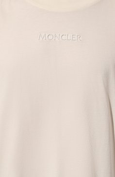 Мужская хлопковая футболка MONCLER кремвого цвета, арт. 8C000-32-8390T | Фото 5 (Драгоценные камни: Проставлено; Рукава: Короткие; Материал внешний: Хлопок; Материал сплава: Проставлено; Длина (для топов): Удлиненные; Стили: Кэжуэл; Принт: С принтом)