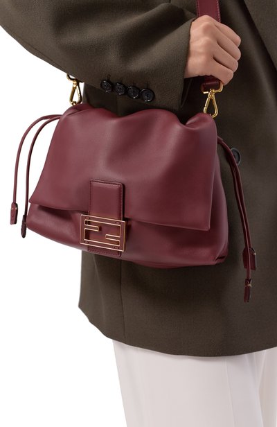 Сумка mamma baguette medium FENDI бордового цвета по цене 466000 руб., арт. 8BR833/AQ0D, фото 2 Сумка mamma baguette medium FENDI, арт. 8BR833/AQ0D, фото 2