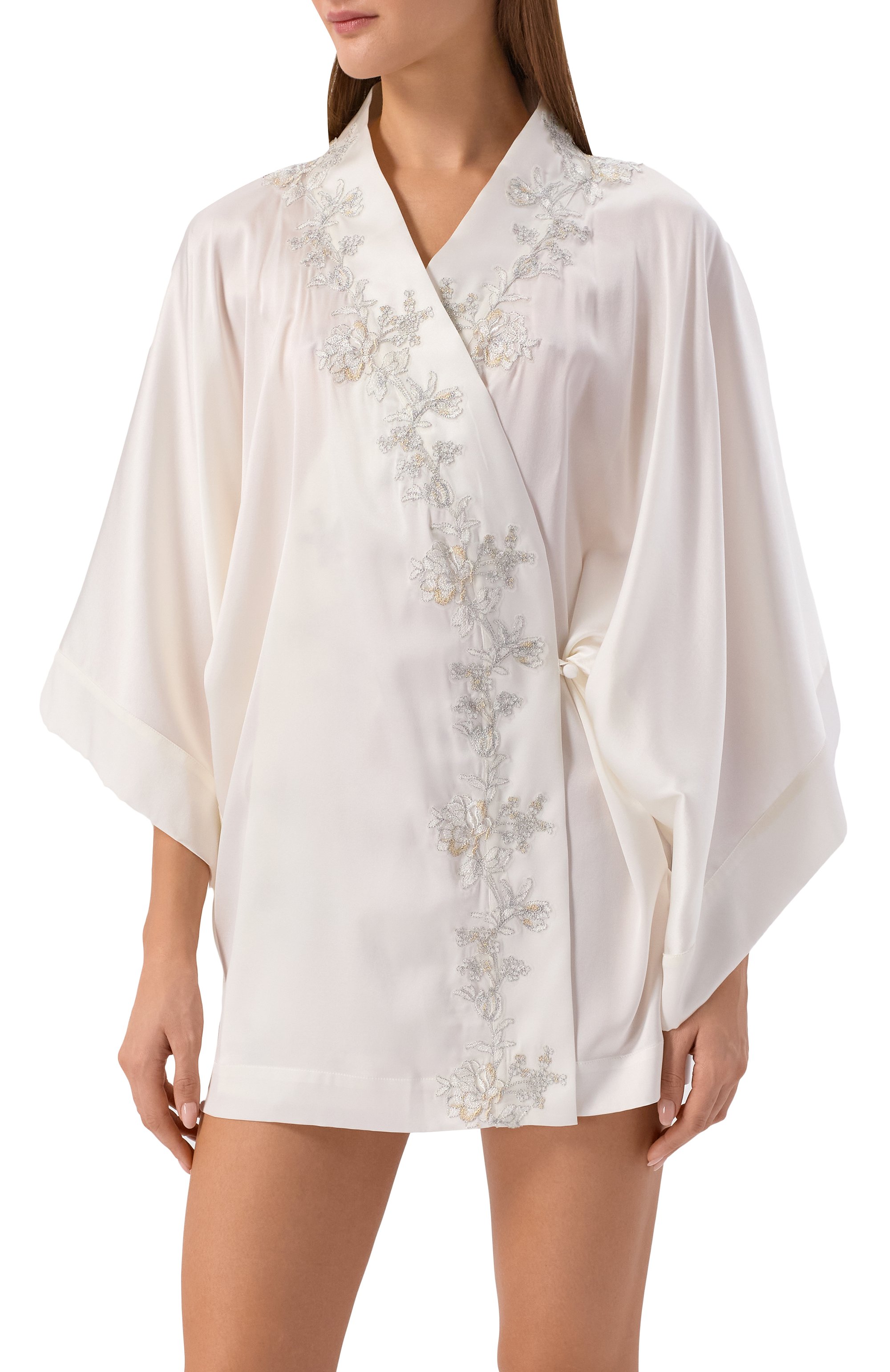 Шелковый халат C.ALLA белого цвета по цене 141000 руб., арт. CA0112 VE-C-R, фото 3 Шелковый халат C.ALLA, арт. CA0112 VE-C-R, фото 3