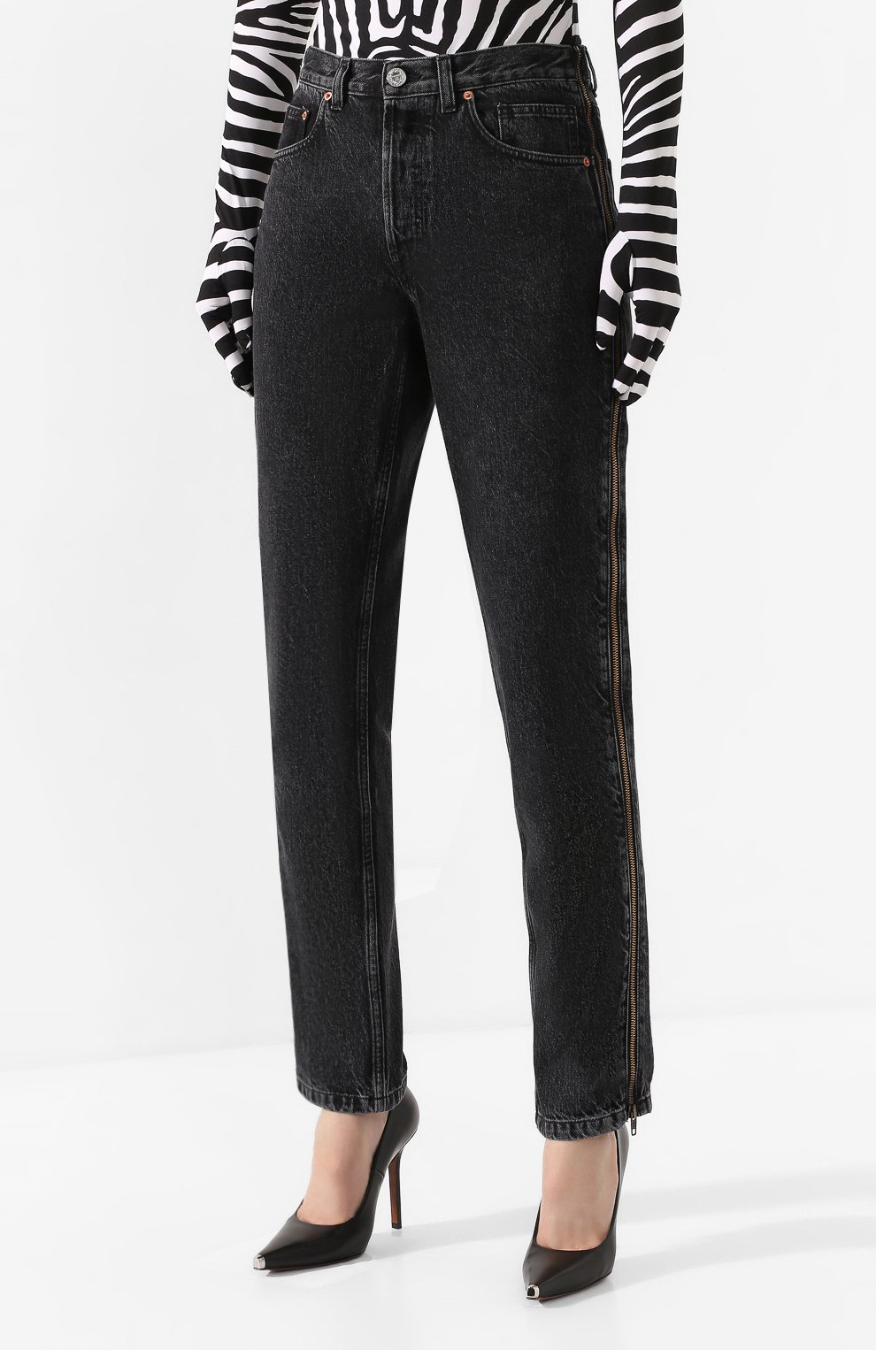 Джинсы VETEMENTS черного цвета по цене 65750 руб., арт. SS20PA332 2802/W/BLACK, фото 3 Джинсы VETEMENTS, арт. SS20PA332 2802/W/BLACK, фото 3