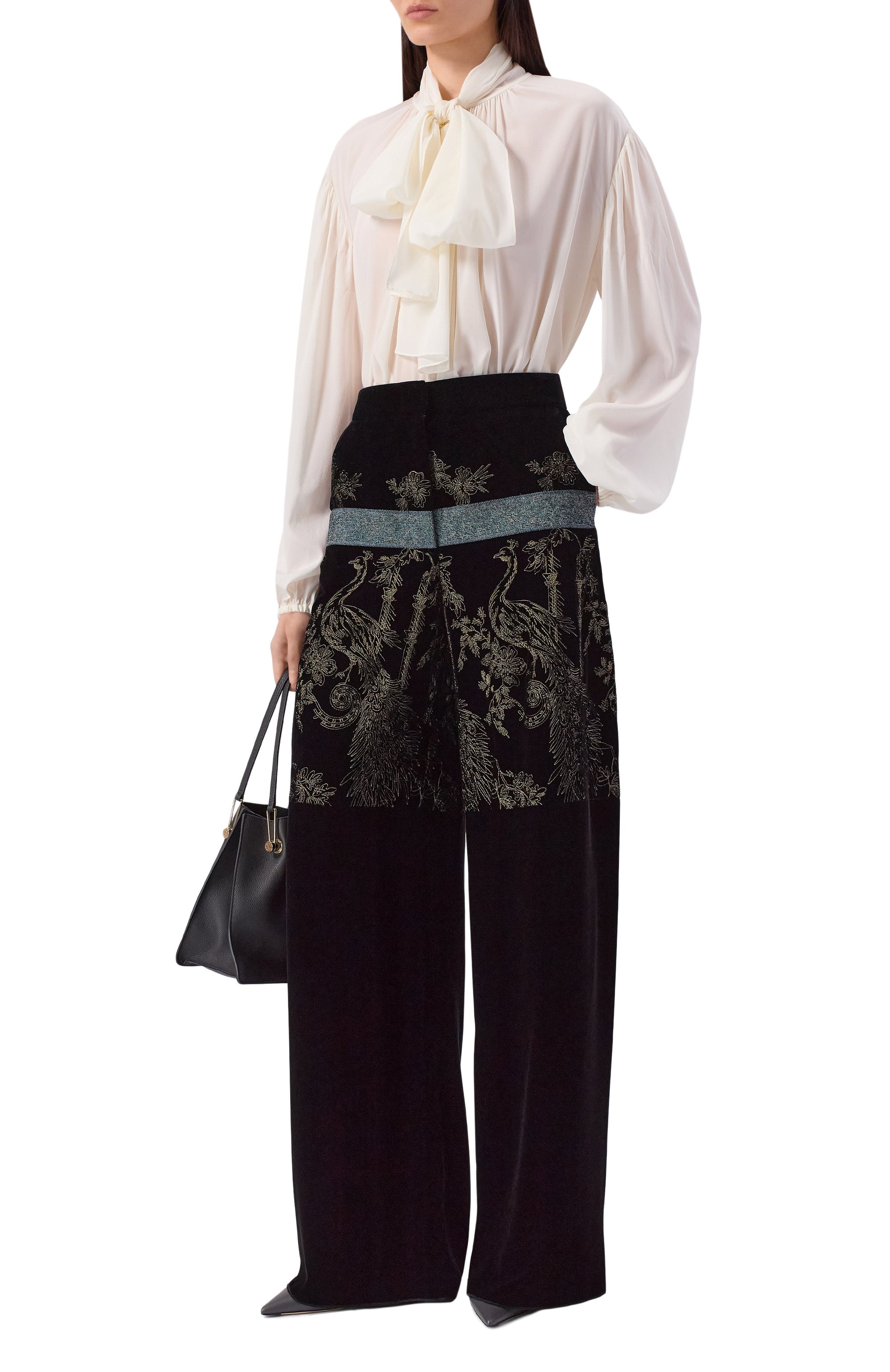 Бархатные брюки GIORGIO ARMANI черного цвета по цене 386500 руб., арт. GW001563/AF21809, фото 2 Бархатные брюки GIORGIO ARMANI, арт. GW001563/AF21809, фото 2