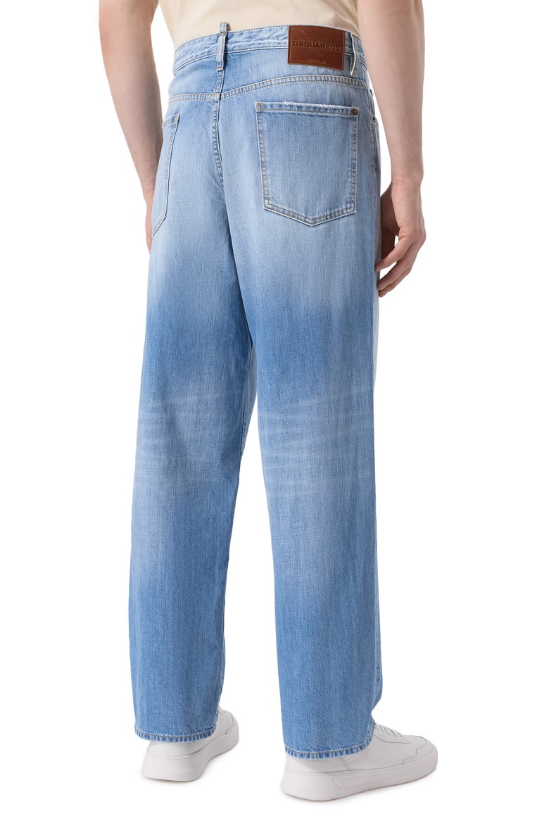 Мужские джинсы bro DSQUARED2 голубого цвета, арт. S71LB1611/S30309 | Фото 4 (Длина (брюки, джинсы): Стандартные; Материал внешний: Хлопок, Деним; Детали: Делаве; Кросс-КТ: Деним; Стили: Повседневный; Автоматизация состава: Проставлено; Автоматизация ТО: Проставлено; Силуэт М (брюки): Широкие)
