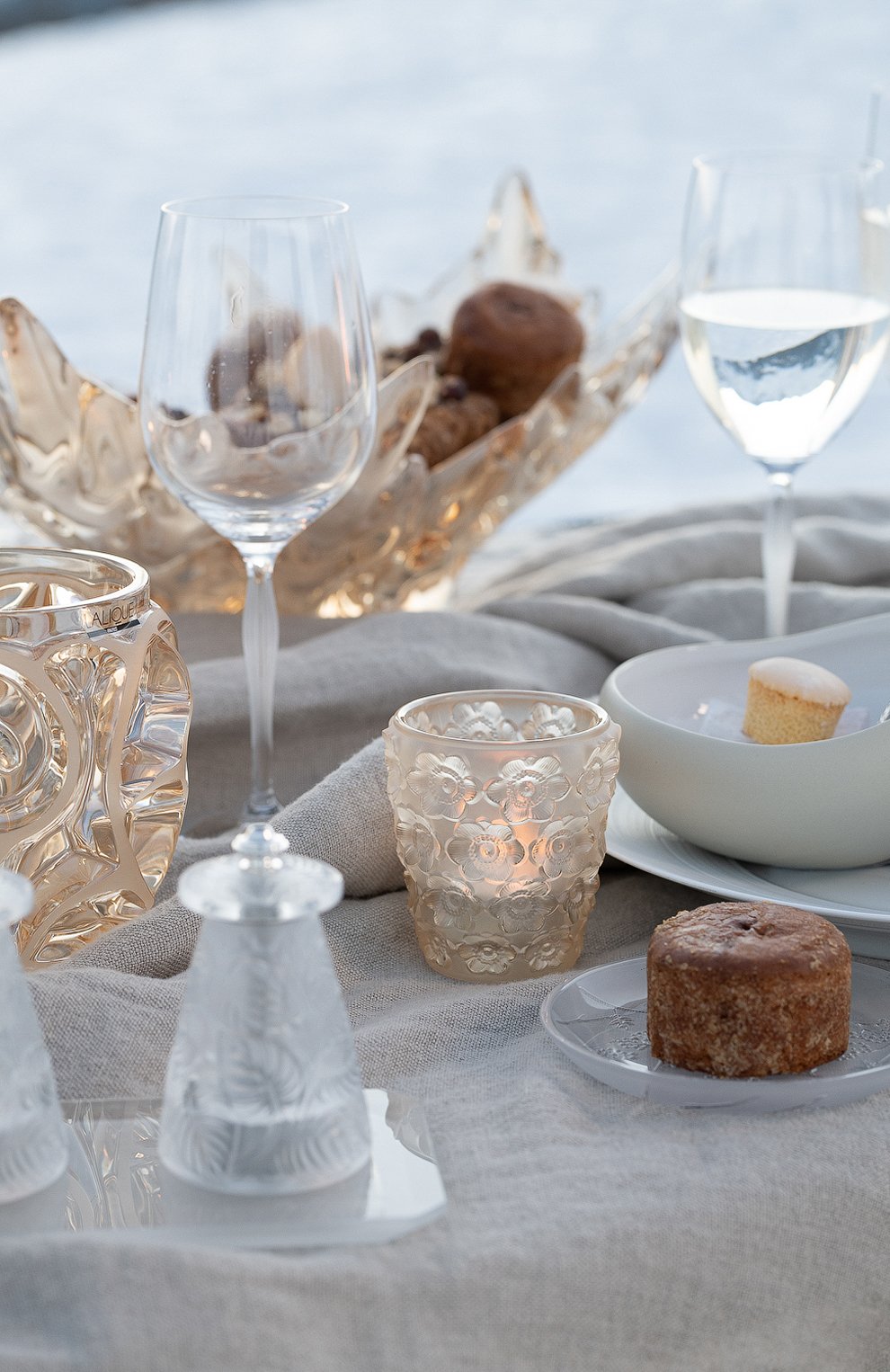 Подсвечник anemones LALIQUE золотого цвета по цене 27650 руб., арт. 10767100, фото 2 Подсвечник anemones LALIQUE, арт. 10767100, фото 2