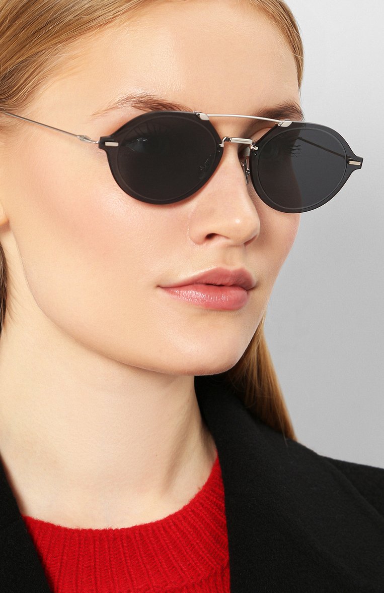 Женские солнцезащитные очки DIOR EYEWEAR черного цвета, арт. DI0RCHR0MA3 010 | Фото 2 (Статус проверки: Проверена категория; Тип очков: С/з; Региональные ограничения белый список (Axapta Mercury): RU, Не проставлено; Кросс-КТ: С/з-унисекс; Нос: Не проставлено; Очки форма: Овальные; Оптика Гендер: оптика-унисекс)