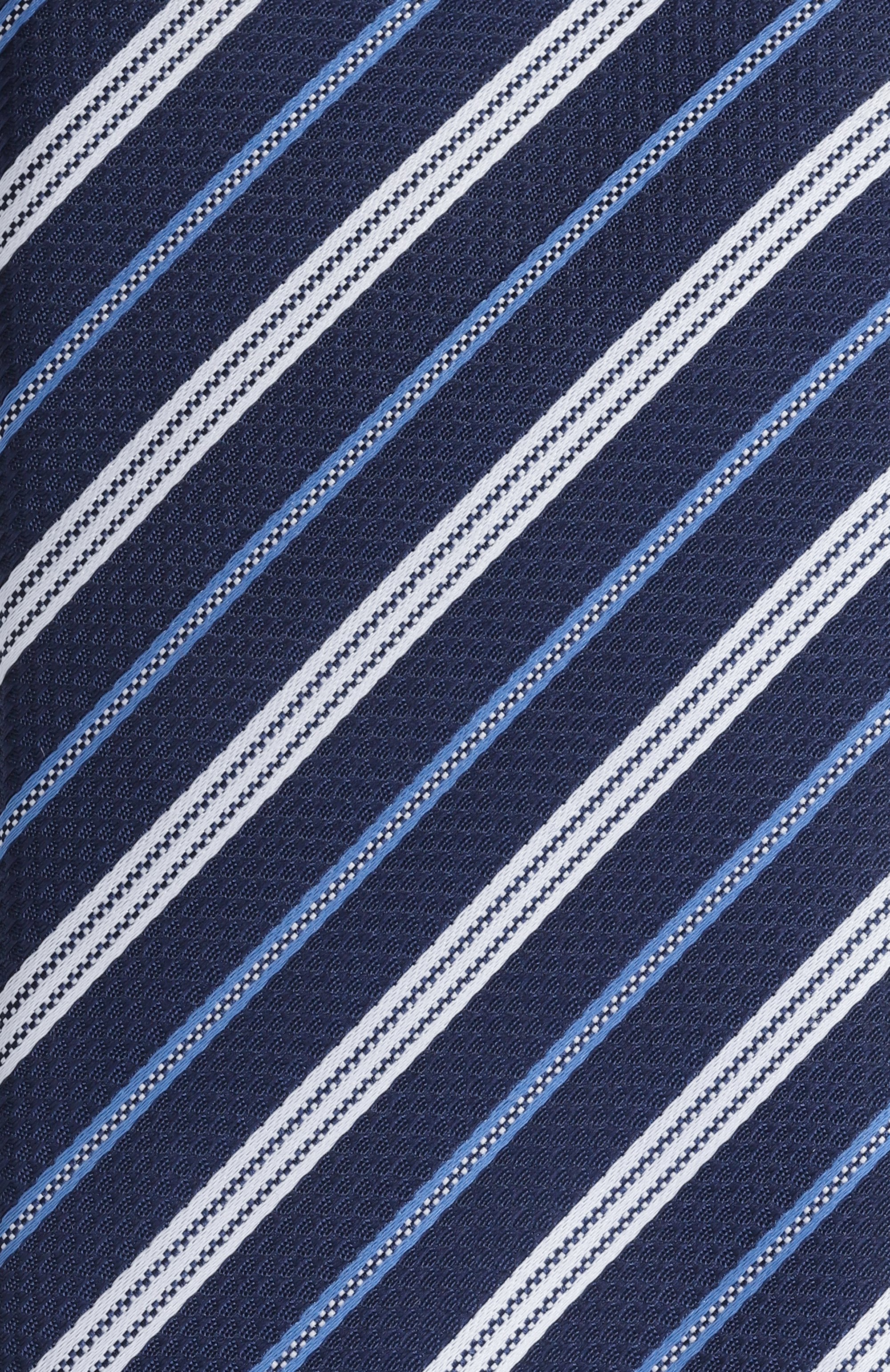 Шелковый галстук EMPORIO ARMANI синего цвета по цене 16700 руб., арт. EM001346/TE13714, фото 4 Шелковый галстук EMPORIO ARMANI, арт. EM001346/TE13714, фото 4