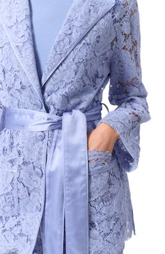Женский жакет DOLCE & GABBANA голубого цвета, арт. F5R56T/HLM7L | Фото 5 (Материал сплава: Проставлено; Материал внешний: Вискоза, Хлопок; Женское Кросс-КТ: Блуза-одежда; Длина (для топов): Удлиненные; Рукава: Длинные; Принт: Без принта; Драгоценные камни: Проставлено; Стили: Романтичный; Кросс-КТ: костюм)