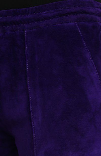 Замшевые шорты TOM FORD фиолетового цвета по цене 343500 руб., арт. SHL007-LEX226, фото 5 Замшевые шорты TOM FORD, арт. SHL007-LEX226, фото 5