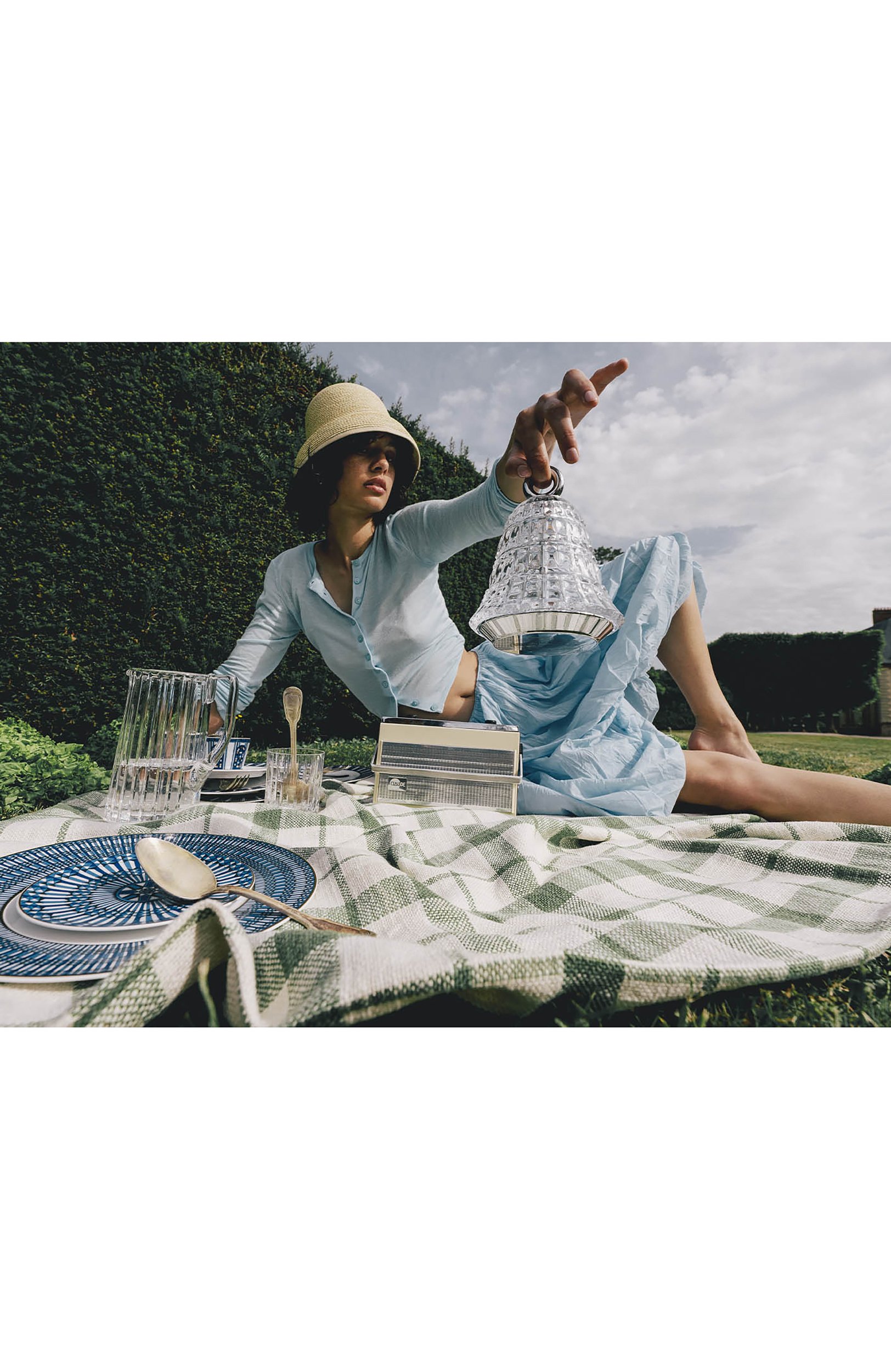 Тарелка подстановочная arcadia blue BACCARAT синего цвета по цене 35800 руб., арт. 2 818 282, фото 4 Тарелка подстановочная arcadia blue BACCARAT, арт. 2 818 282, фото 4