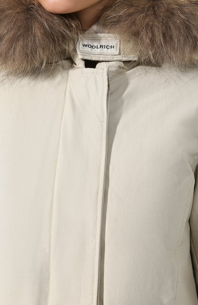 Пуховая парка WOOLRICH белого цвета по цене 68200 руб., арт. WWCPS2762/UT0001, фото 5 Пуховая парка WOOLRICH, арт. WWCPS2762/UT0001, фото 5
