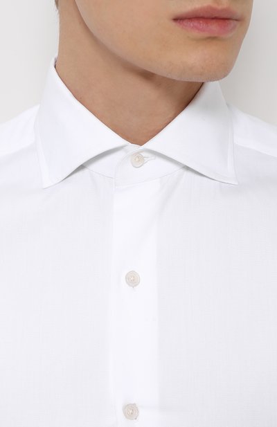 Хлопковая сорочка с воротником акула TOM FORD белого цвета по цене 59600 руб., арт. 6FT00094S3AX, фото 5 Хлопковая сорочка с воротником акула TOM FORD, арт. 6FT00094S3AX, фото 5