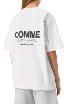 Женская хлопковая футболка COMME DES FUCKDOWN белого цвета, арт. CFABW01310 | Фото 4 (Длина (для топов): Стандартные; Материал внешний: Хлопок; Стили: Гранж; Принт: С принтом; Рукава: Короткие)