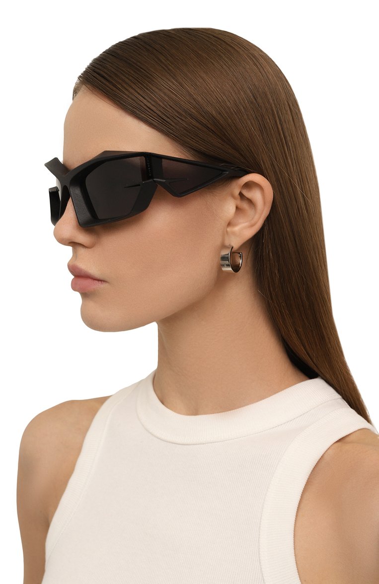 Женские солнцезащитные очки GIVENCHY черного цвета, арт. GV40049I 02A | Фото 2 (Региональные ограничения белый список (Axapta Mercury): Не проставлено; Нос: Не проставлено; Кросс-КТ: С/з-унисекс; Материал: Пластик; Тип очков: С/з; Очки форма: Маска; Оптика Гендер: оптика-унисекс)