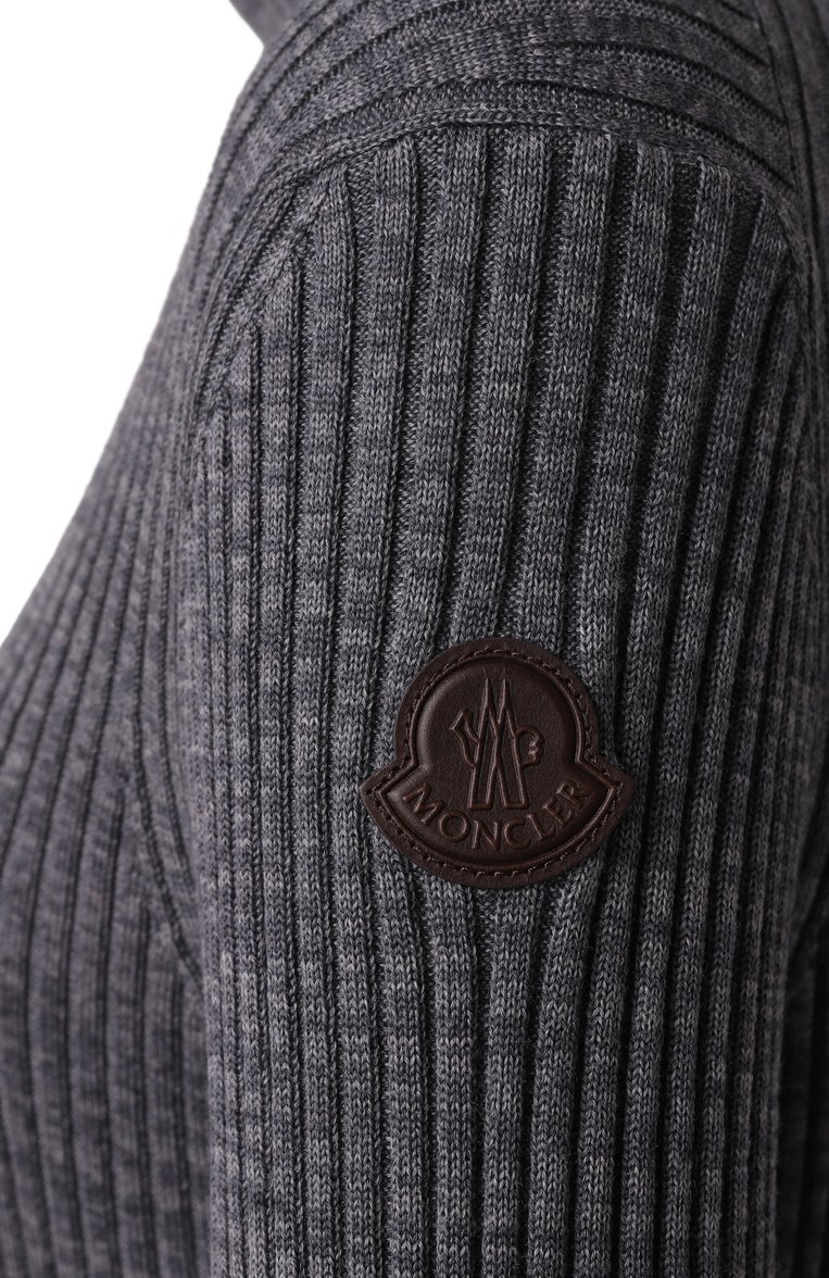 Женское шерстяное платье MONCLER серого цвета, арт. 9L000-08-M1180 | Фото 5 (Длина Ж (юбки, платья, шорты): Миди; Материал внешний: Шерсть; Стили: Кэжуэл; Случай: Повседневный; Женское Кросс-КТ: Платье-одежда; Кросс-КТ: Трикотаж; Рукава: Длинные)
