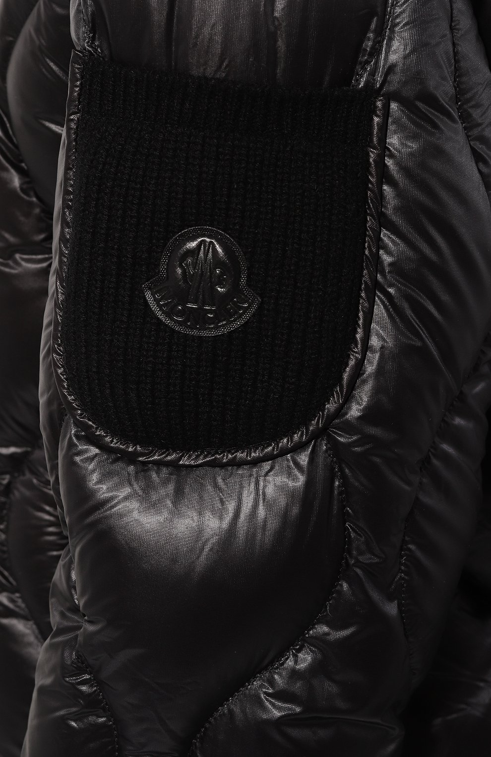 Пуховик MONCLER черного цвета по цене 171500 руб., арт. 1A000-19-595B1, фото 5 Пуховик MONCLER, арт. 1A000-19-595B1, фото 5