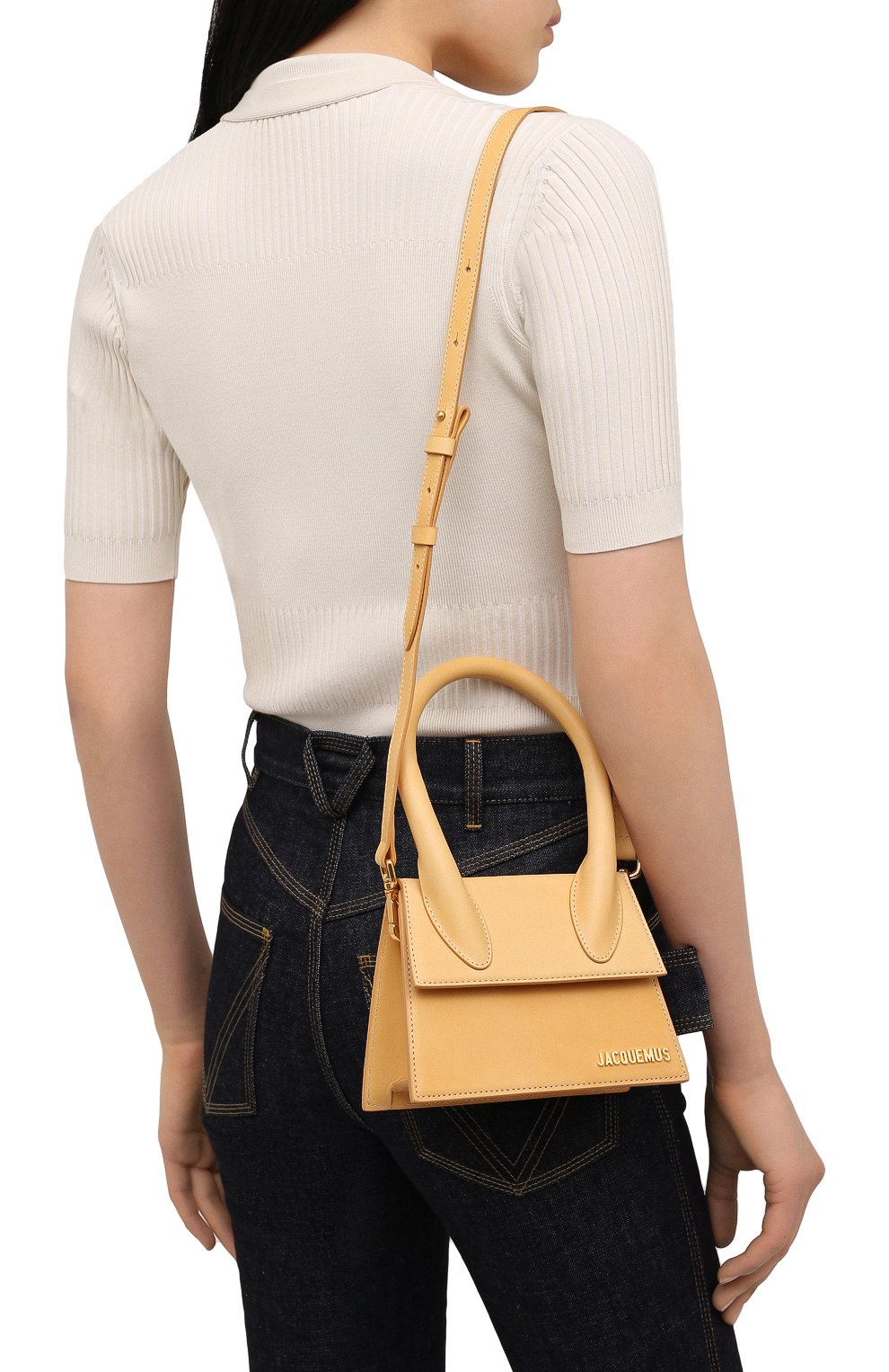 Сумка le chiquito moyen medium JACQUEMUS светло-коричневого цвета по цене 63650 руб., арт. 211BA02/304810, фото 5 Сумка le chiquito moyen medium JACQUEMUS, арт. 211BA02/304810, фото 5