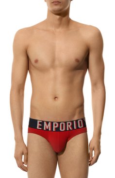 Мужские хлопковые брифы EMPORIO ARMANI красного цвета, арт. 110814/4R516 | Фото 2 (Кросс-КТ: бельё; Материал сплава: Проставлено; Нос: Не проставлено; Материал внешний: Хлопок; Мужское Кросс-КТ: Трусы)