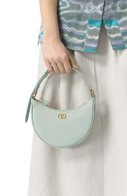 Женская сумка vlogo signature mini VALENTINO светло-голубого цвета, арт. 6W2P0AK3/SNP | Фото 2 (Драгоценные камни: Проставлено; Материал сплава: Проставлено; Материал: Натуральная кожа; Размер: mini)