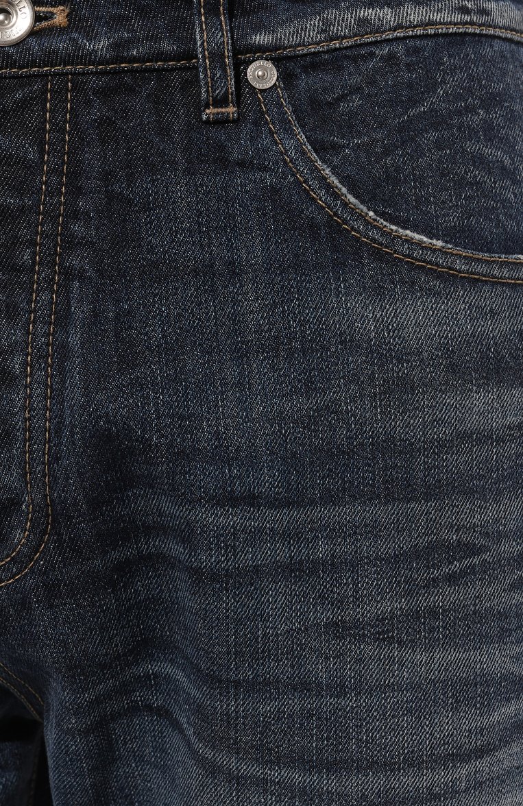 Мужские джинсы leisure fit BRUNELLO CUCINELLI темно-синего цвета, арт. MA095X2520 | Фото 5 (Длина (брюки, джинсы): Стандартные; Материал внешний: Хлопок, Деним; Кросс-КТ: Деним; Детали: Потертости; Силуэт М (брюки): Прямые; Стили: Streetwear; Автоматизация состава: Проставлено; Автоматизация ТО: Проставлено)