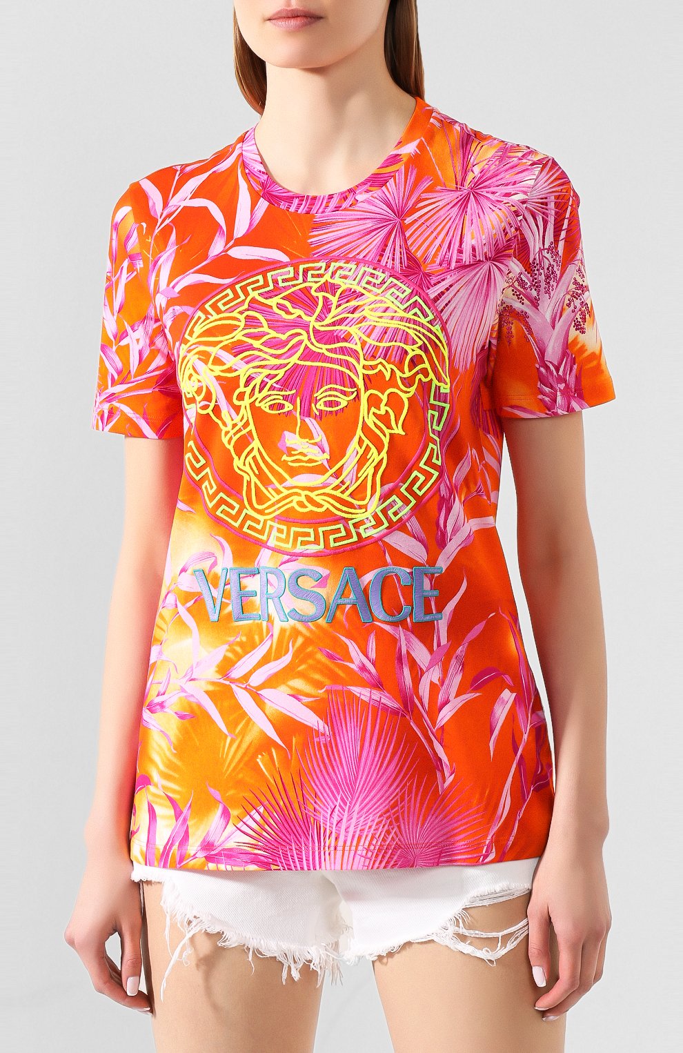 Хлопковая футболка VERSACE фуксия цвета по цене 89150 руб., арт. A86633/A234690, фото 3 Хлопковая футболка VERSACE, арт. A86633/A234690, фото 3