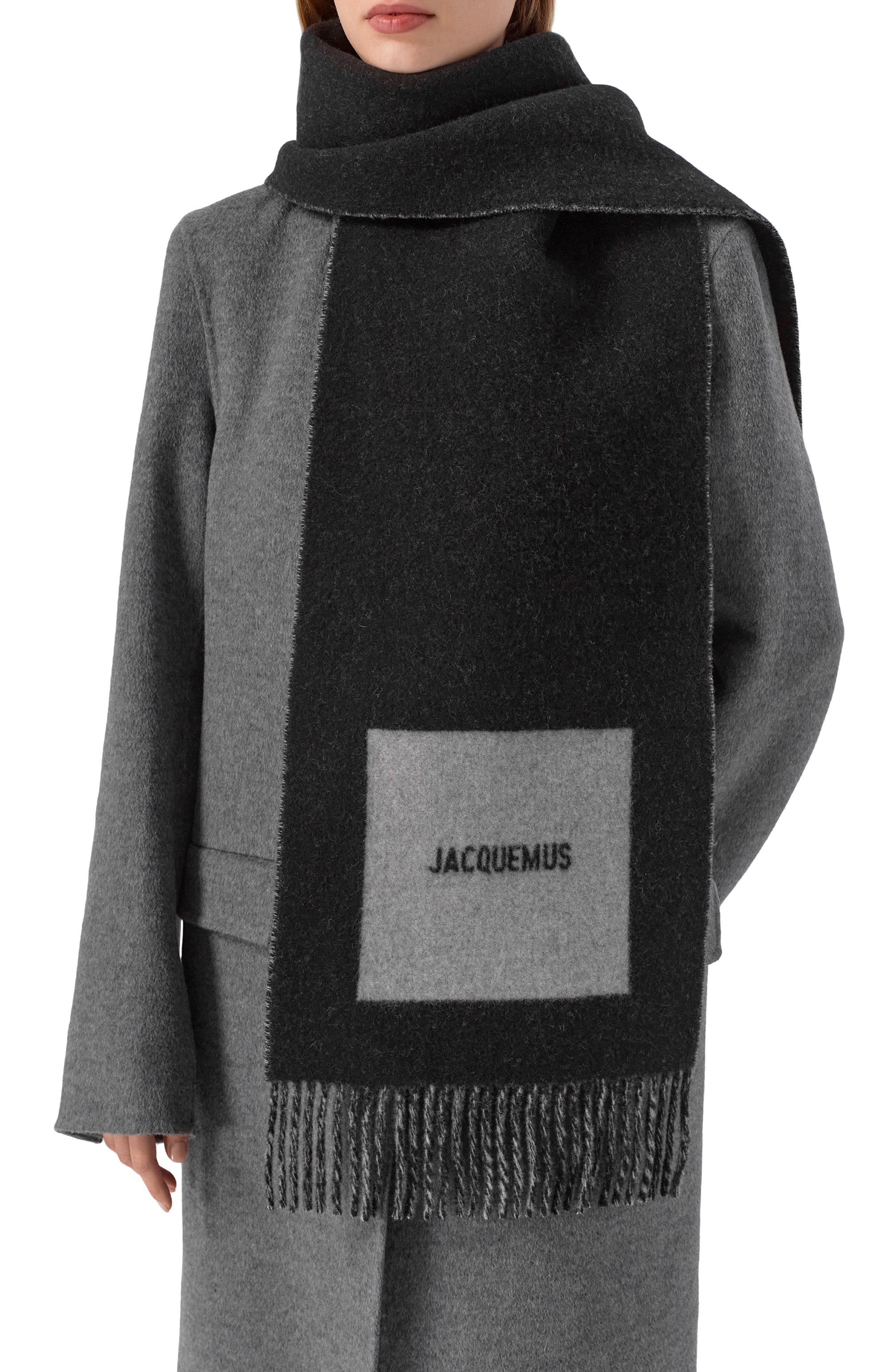 Шерстяной шарф JACQUEMUS черного цвета по цене 29950 руб., арт. 24HACU00579/A0T4044, фото 2 Шерстяной шарф JACQUEMUS, арт. 24HACU00579/A0T4044, фото 2