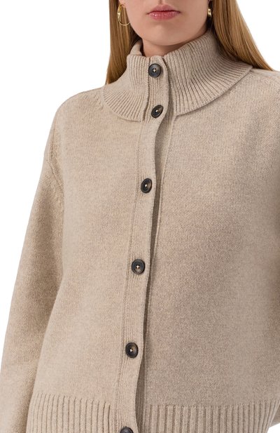 Шерстяной кардиган CLOSED бежевого цвета по цене 38650 руб., арт. C96414-920-22, фото 5 Шерстяной кардиган CLOSED, арт. C96414-920-22, фото 5