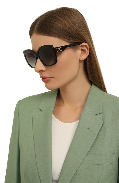 Солнцезащитные очки DOLCE & GABBANA черного цвета по цене 41250 руб., арт. 4385-501/8G, фото 2 Солнцезащитные очки DOLCE & GABBANA, арт. 4385-501/8G, фото 2