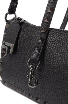 Женская сумка rockstud small VALENTINO черного цвета, арт. 5W2B0J47/HAD | Фото 3 (Ремень/цепочка: На ремешке; Драгоценные камни: Проставлено; Материал сплава: Проставлено; Материал: Натуральная кожа; Размер: small)