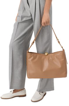 Женская сумка furla sfera soft large FURLA светло-коричневого цвета, арт. WB01365/BX3168 | Фото 2 (Материал: Натуральная кожа; Размер: large)