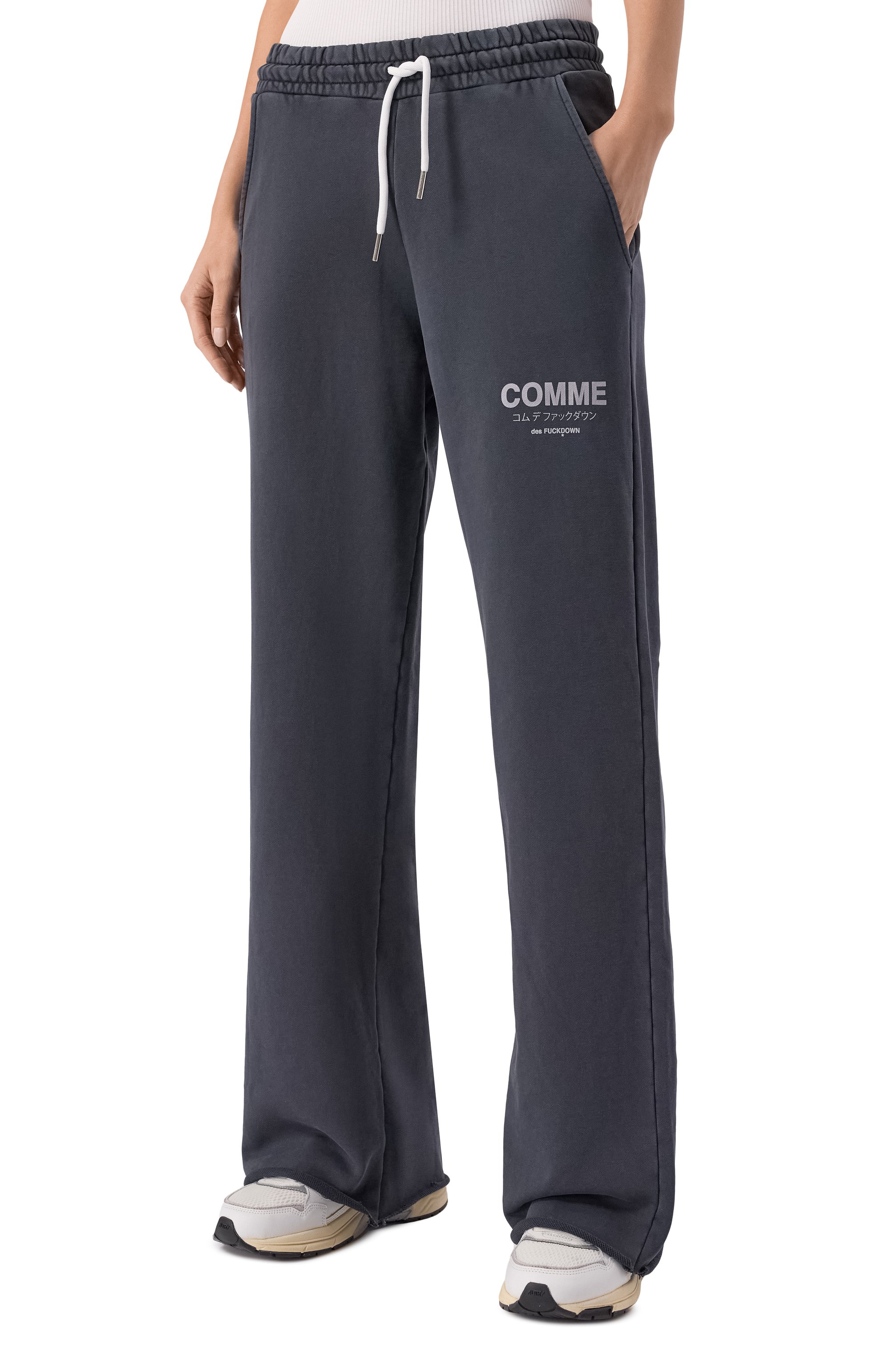 Хлопковые брюки COMME DES FUCKDOWN темно-серого цвета по цене 18300 руб., арт. CFABW01581, фото 3 Хлопковые брюки COMME DES FUCKDOWN, арт. CFABW01581, фото 3