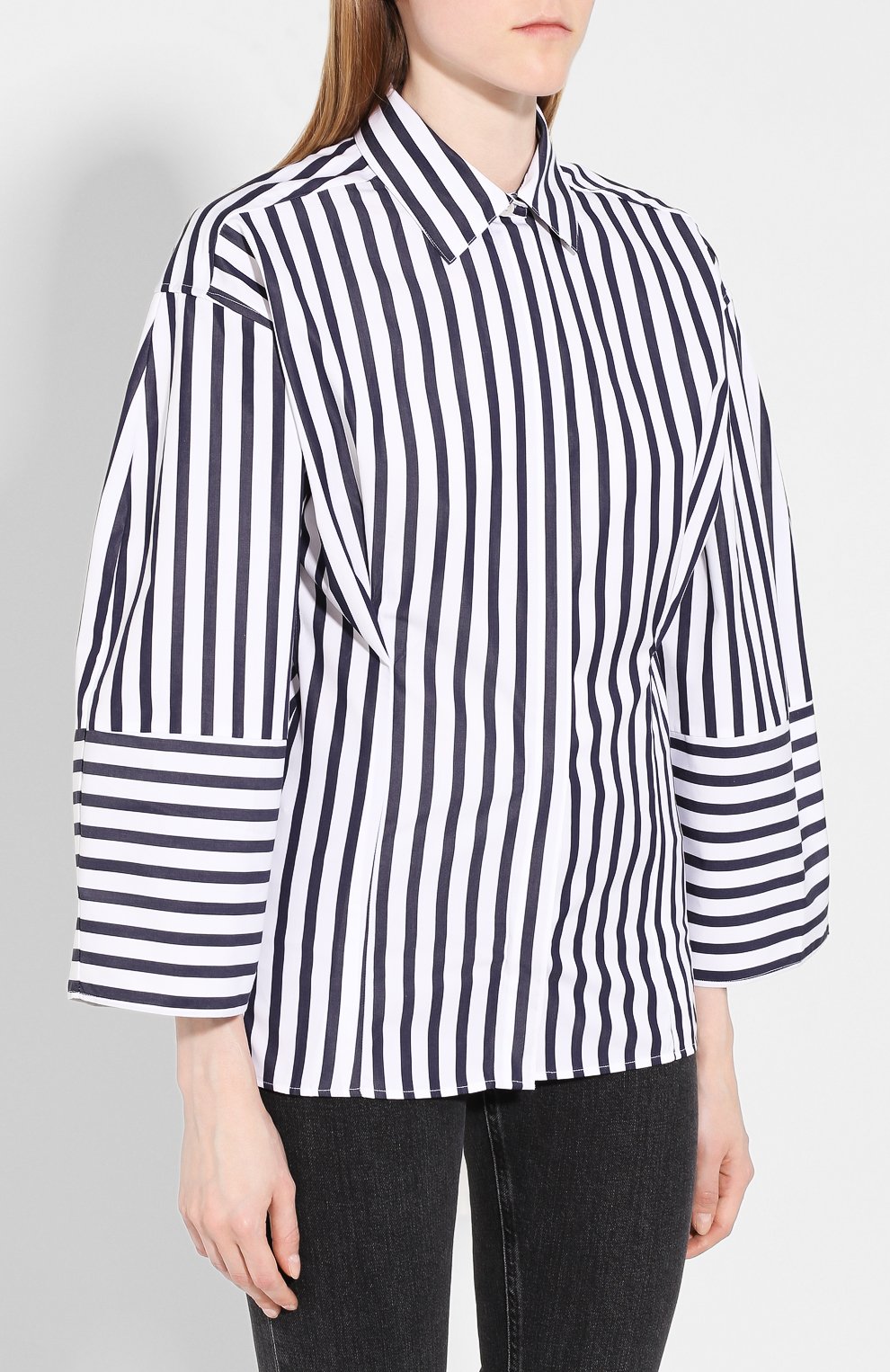 Хлопковая рубашка TOTEME синего цвета по цене 19200 руб., арт. BIBI0NE 193-726-710/NAVY STRIPE, фото 3 Хлопковая рубашка TOTEME, арт. BIBI0NE 193-726-710/NAVY STRIPE, фото 3