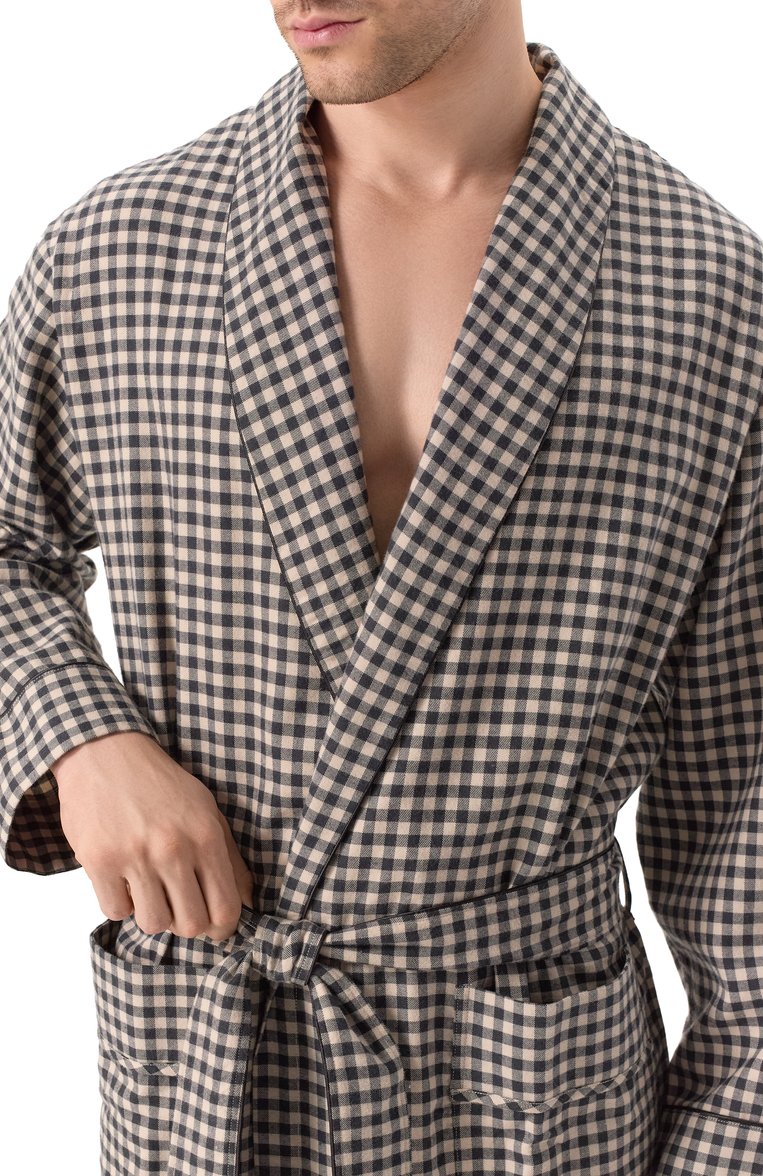 Мужской халат из хлопка и шерсти ZIMMERLI бежевого цвета, арт. 4600-75143 | Фото 5 (Драгоценные камни: Проставлено; Рукава: Длинные; Материал сплава: Проставлено; Длина (верхняя одежда): Длинные; Кросс-КТ: домашняя одежда; Материал внешний: Хлопок)