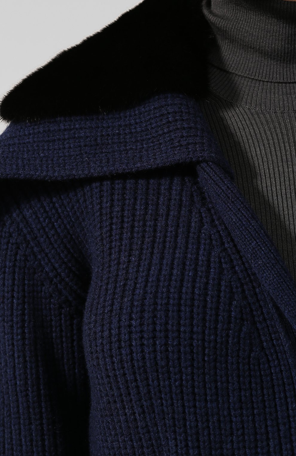 Пальто с меховым воротником FENDI, арт. FZF511 A8KT, фото 5