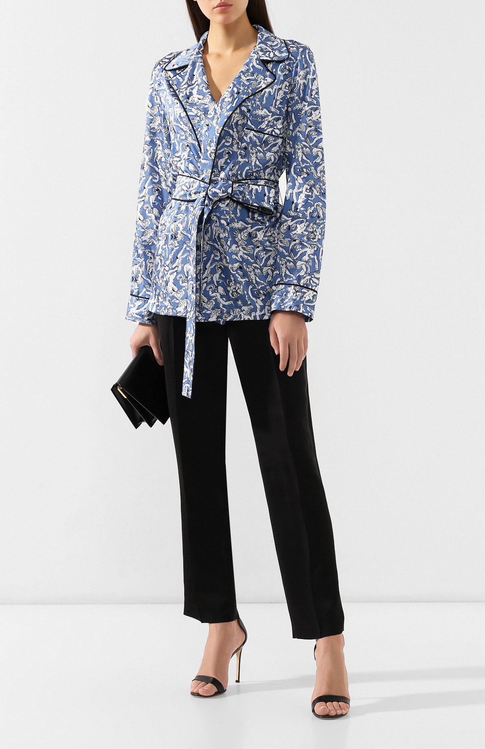 Блузка с поясом VICTORIA, VICTORIA BECKHAM синего цвета по цене 28850 руб., арт. SHVV 159 SS19 PRINTED P0LY TWILL, фото 2 Блузка с поясом VICTORIA, VICTORIA BECKHAM, арт. SHVV 159 SS19 PRINTED P0LY TWILL, фото 2