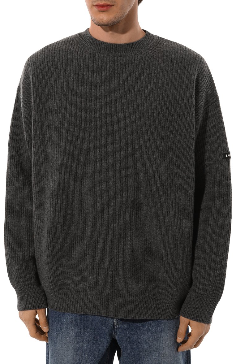 Мужской шерстяной свитер BALENCIAGA серого цвета, арт. 808454/T1703 | Фото 3 (Материал внешний: Шерсть; Рукава: Длинные; Стили: Кэжуэл; Принт: Без принта; Мужское Кросс-КТ: Свитер-одежда; Длина (для топов): Удлиненные; Автоматизация состава: Проставлено; Детали: Декор; Автоматизация ТО: Проставлено)