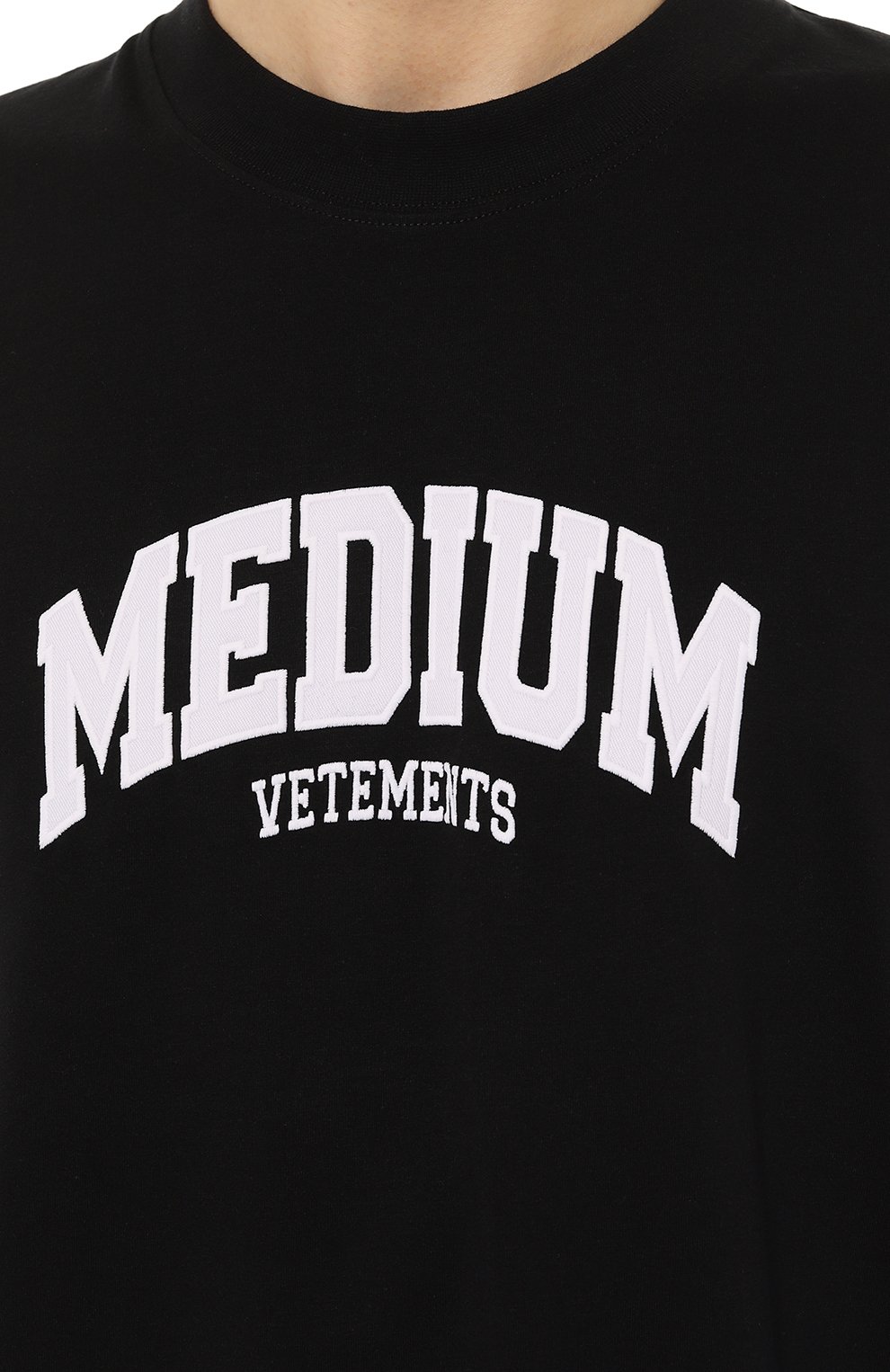 Хлопковая футболка VETEMENTS черного цвета по цене 69300 руб., арт. UE63TR820B, фото 9 Хлопковая футболка VETEMENTS, арт. UE63TR820B, фото 9