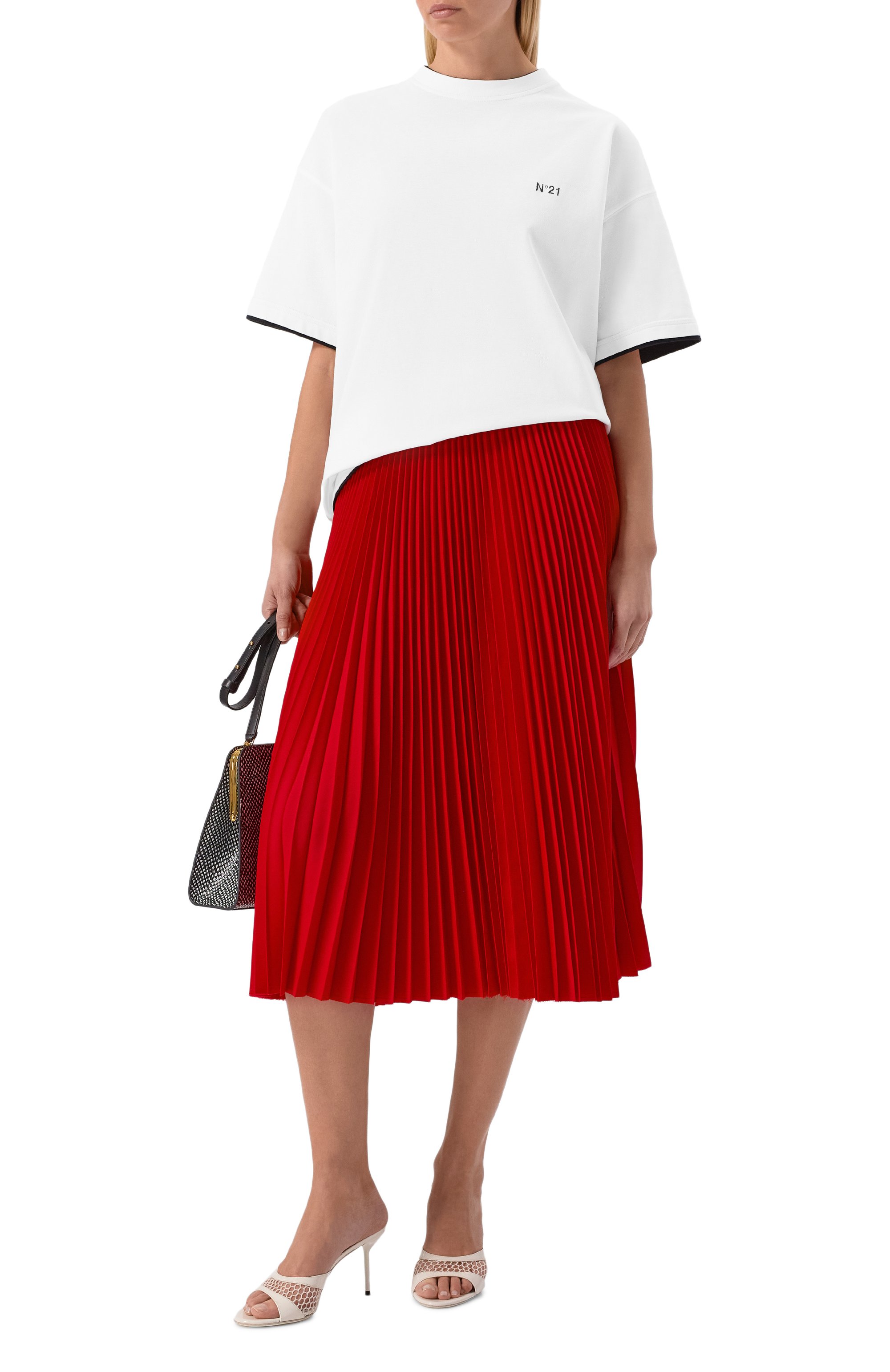 Плиссированная юбка N21 красного цвета по цене 110000 руб., арт. C121/3016, фото 2 Плиссированная юбка N21, арт. C121/3016, фото 2
