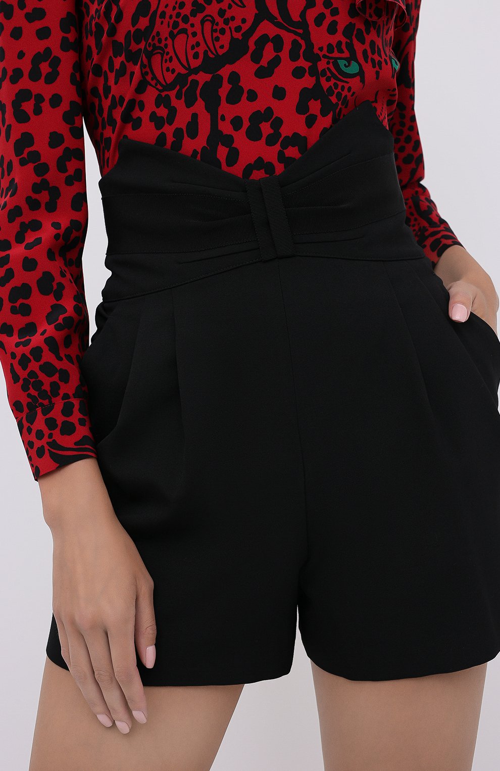 Шорты REDVALENTINO черного цвета по цене 26600 руб., арт. UR3RFD55/00J, фото 3 Шорты REDVALENTINO, арт. UR3RFD55/00J, фото 3