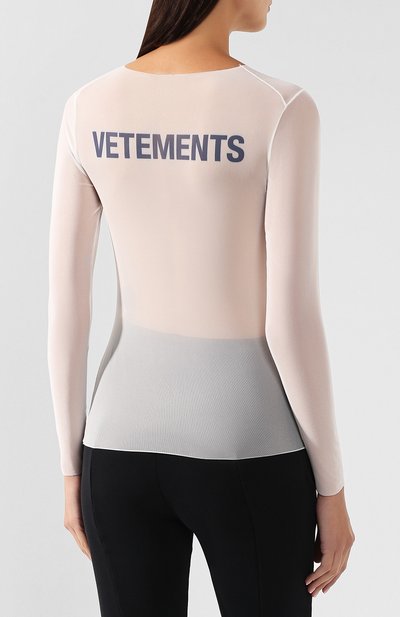 Лонгслив VETEMENTS белого цвета по цене 42550 руб., арт. UAH20TR947/W, фото 4 Лонгслив VETEMENTS, арт. UAH20TR947/W, фото 4